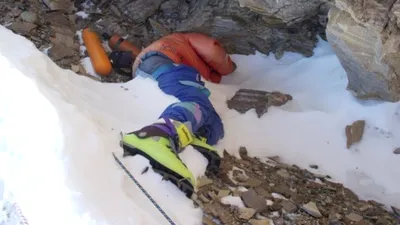 Misterul „Green Boots”, rezolvat în sfârșit? India vrea să aducă acasă alpinistul înghețat de pe Everest