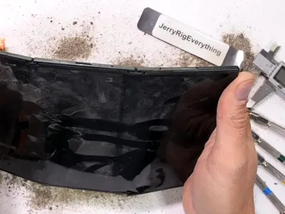 VIDEO: Samsung Galaxy Z TriFold nu este la fel de rezistent precum alte telefoane pliabile