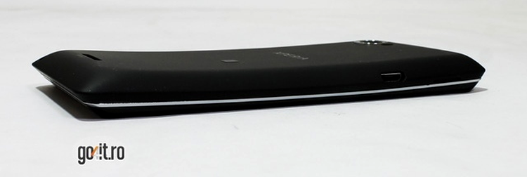 Sony Xperia L - carcasă cu formă asimetrică