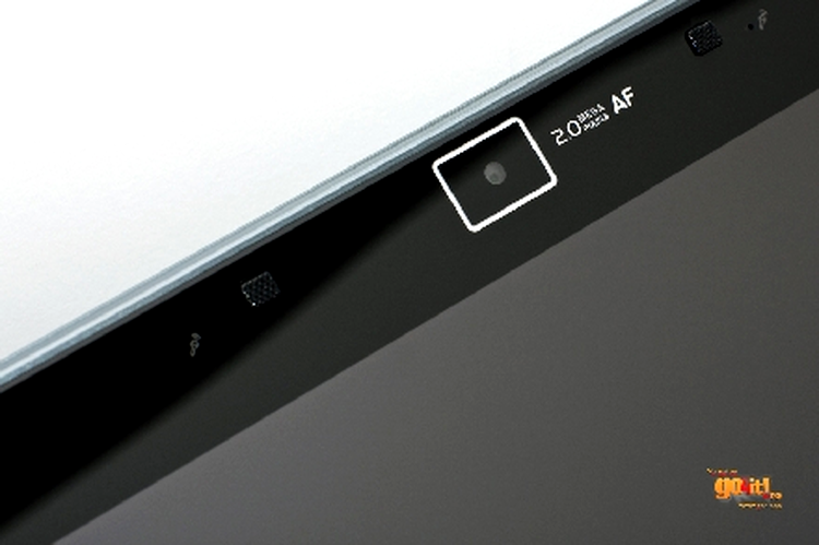 Asus W90 - camera web de deasupra ecranului de tip Glare