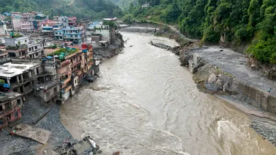 USGS explică modul în care s-au produs inundațiile devastatoare la granița dintre Nepal și Tibet: Peste 160 de morți și sute de dispăruți după o alunecare masivă de ghețar