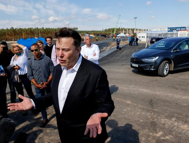 Elon Musk a decis să cheme la birou toți angajații Tesla, doar pentru a descoperi că nu are unde să-i găzduiască