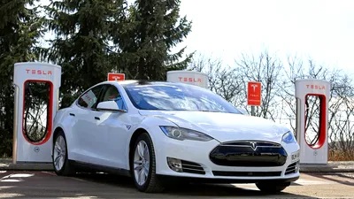 „Ransomware” marca Tesla: 130 de km autonomie, blocați software de companie pe un Model S