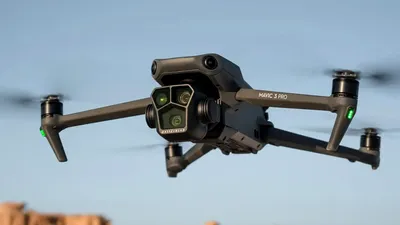 Mavic 3 Pro este noua dronă „profesională” de la DJI, echipată cu trei camere performante