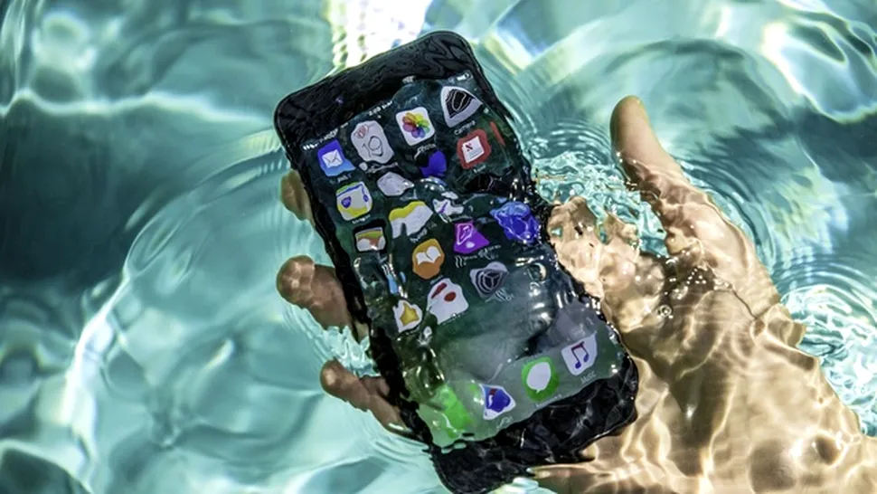 Un iPhone rezistent la apă a salvat viaţa a 8 naufragiaţi în Japonia