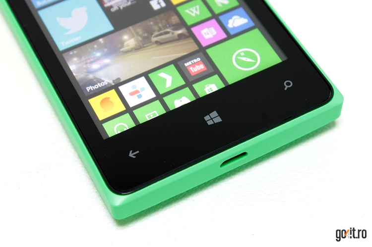 Microsoft Lumia 435: combinaţia dintre ecranul de 4