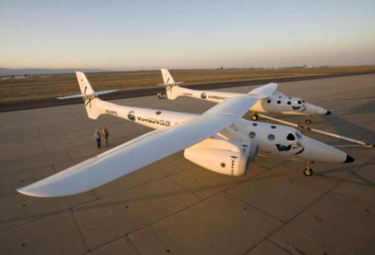 Virgin Galactic WhiteKnightTwo - primul exemplar prezentat oficial