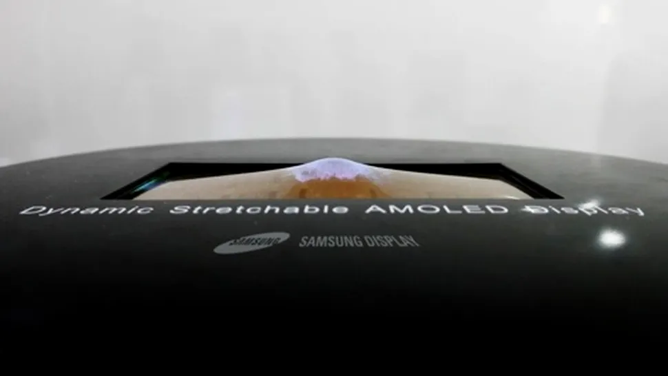 Samsung ar putea dezvălui primul ecran elastic, care poate fi întins pentru a lua forma oricărei suprafeţe