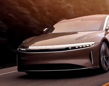 Lucid Air, concurentul Tesla Model S, chemat în service pentru oprirea subită a motoarelor electrice în trafic