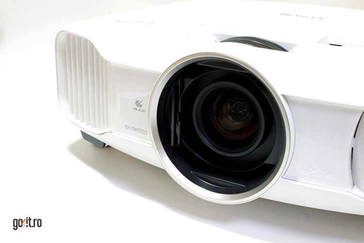 Epson EH-TW7200 - videoproiector Full HD 3D pentru cinema-ul din sufragerie