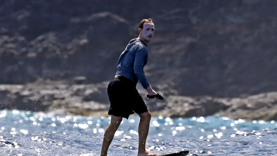 Zuckerberg a ieșit să facă surfing pe o placă de 12.000 de dolari și cu multă cremă pe față. Cele mai hazlii meme-uri - FOTO