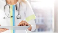 Reguli stricte pentru concediul medical în 2026. Câte zile poate acorda medicul de familie și cine suportă plata