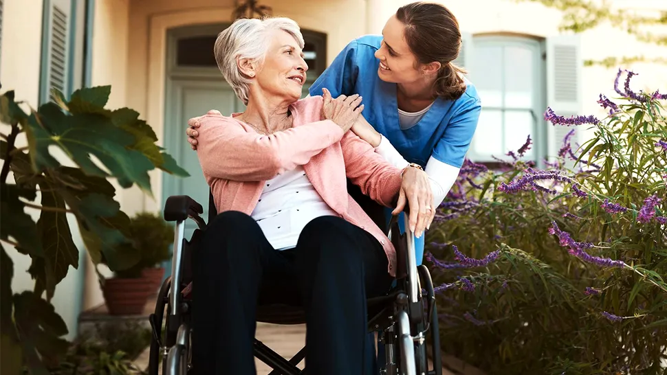 Un bătrân are nevoie de sprijin constant. Cine i-l poate oferi? (P)