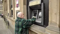 Când intră pensiile pe card în mai 2026. Data confirmată de Casa Națională de Pensii. Ziua și ora la care se virează banii