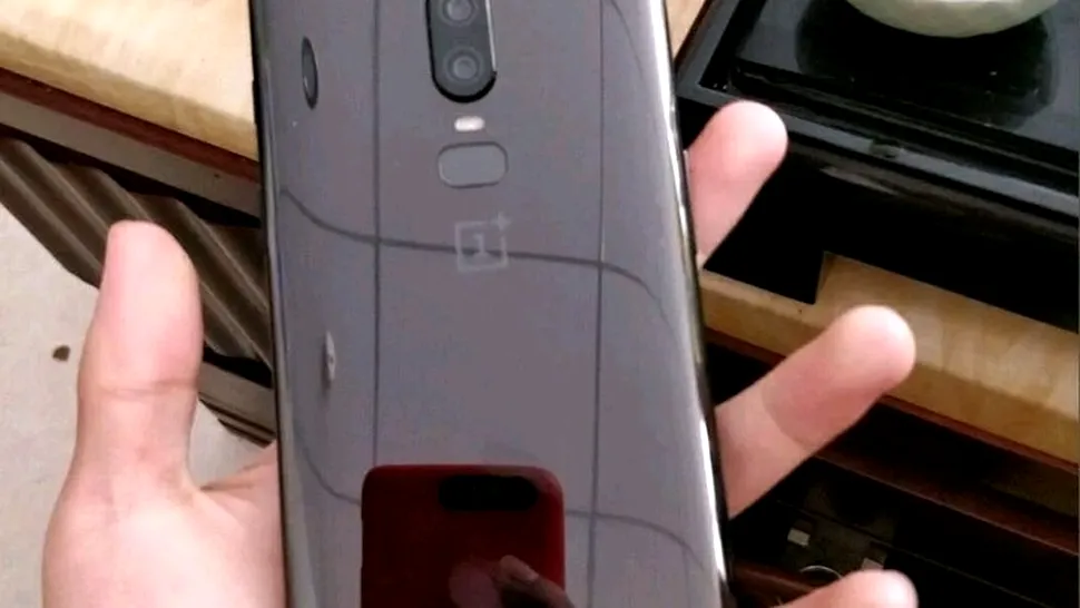 OnePlus 6, apărut în carcasă de sticlă şi cu ecranul decupat la partea de sus