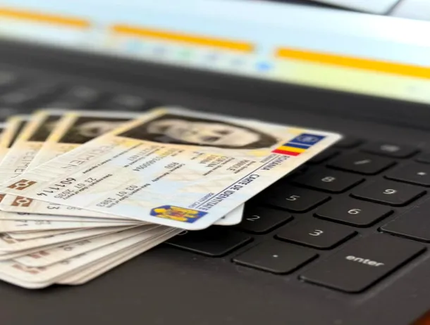 MAI Digital: 6 servicii esențiale ale statului vor putea fi accesate online. Permise auto și înmatriculări, printre serviciile care vor fi digitalizate
