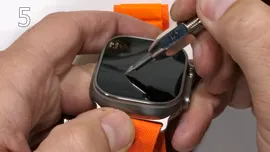 Cât de rezistent este safirul care protejează ecranul Apple Watch Ultra. VIDEO