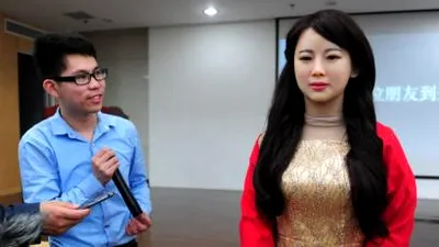 Jia Jia este un robot care arată ca „o femeie adevărată” şi nu vrea să-i fie făcute poze de aproape