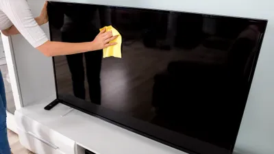 Cum cureți ecranul unui televizor fără să-l deteriorezi. Instrucțiuni de la Samsung și LG