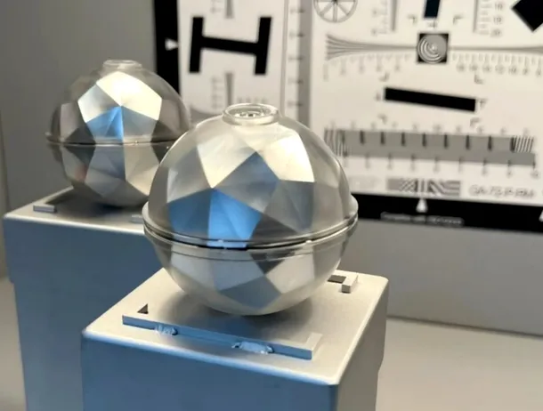 Adio panouri solare? Japonia inventează sfere care „absorb” lumina soarelui din orice unghi