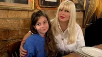 Elena Udrea nu poate fi mai mândră de atât. Imaginea senzațională cu fiica sa a atras imediat sute de reacții: Războinica mea!