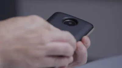 Motorola a convins mai mulţi fani ai Apple că Moto Z este prototipul unui nou iPhone [VIDEO]
