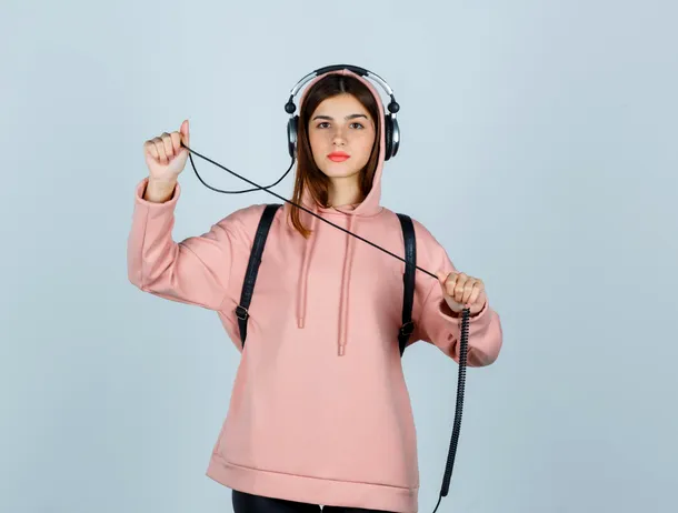 Vânzările de căști cu fir sunt în plină expansiune, deși telefoanele nu mai au mufe dedicate