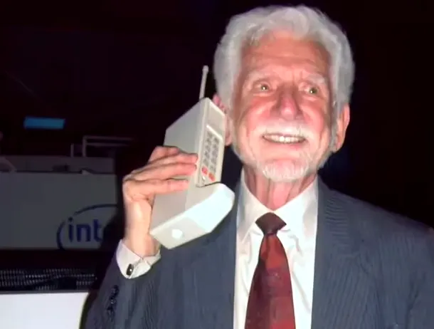 Citatul zilei de la Martin Cooper, părintele telefonului mobil: „Nu ar trebui să fii sclavul telefonului tău”