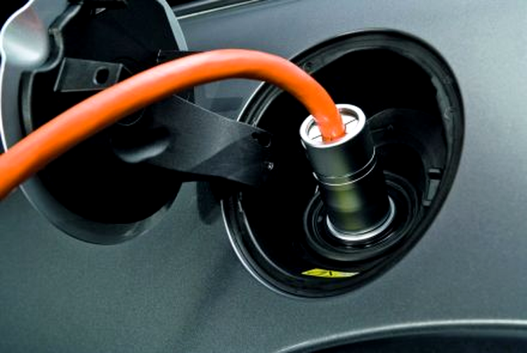 Mini E - alimentarea se face de la un panou electric special