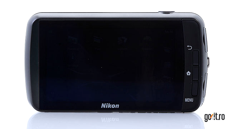 Nikon Coolpix S800c - ecranul OLED de 3.5 inch