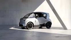 Un nou microcar electric vrea să rivalizeze cu modelele chinezești. Are un preț surprinzător și o construcție neobișnuită