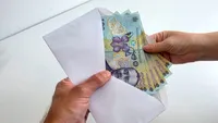 Pensia pe card pentru martie a început să intre în conturi. La ce oră primesc banii peste 2,4 milioane de pensionari