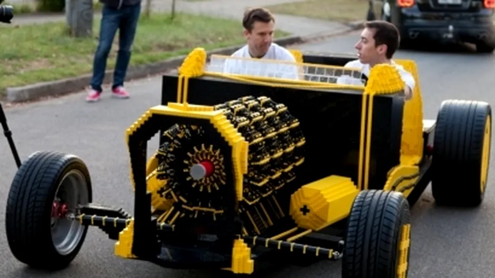 Automobil funcţional construit din Lego - creaţia unui român