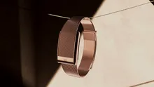 Whoop lansează Meridian, o brățară metalică pe care o vinde la preț mai mare decât al unei benzi Fitbit Air