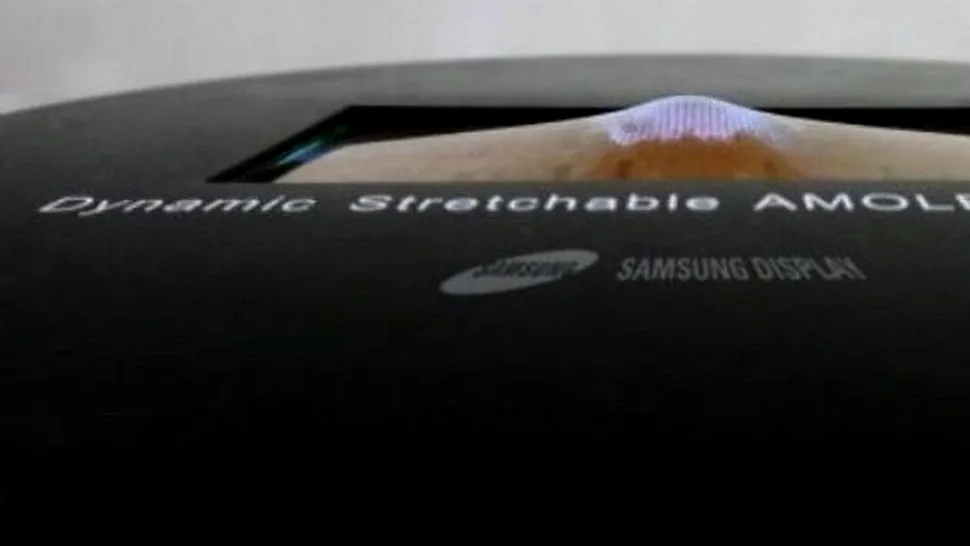 Samsung prezintă ecranul deformabil, care poate afișa conținut 3D fizic