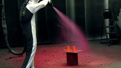 Acest spray face aproape orice obiect indestructibil. Pulberea protejează şi pereţii Pentagonului [VIDEO]