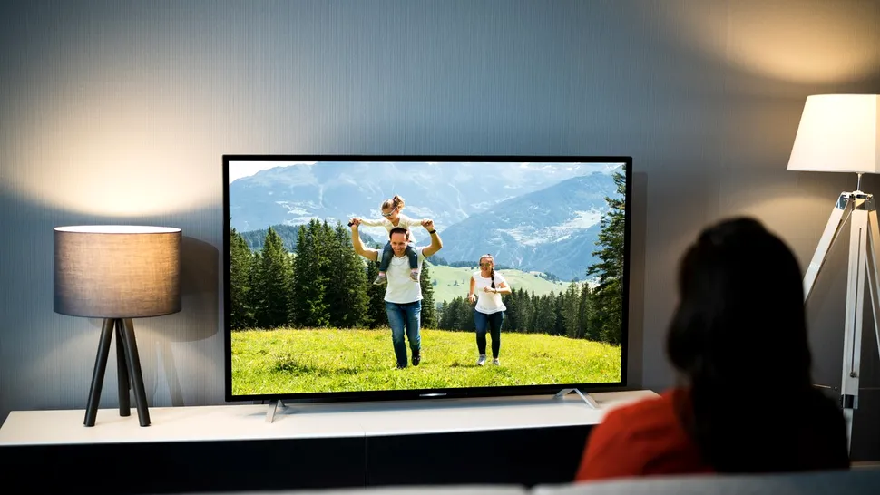 Dedeman: Televizor smart și alte produse, disponibile cu reduceri de până la 390 de lei
