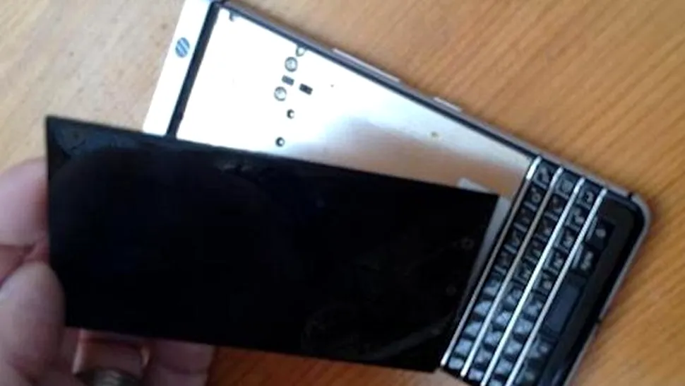 TCL a rezolvat problema display-ului care se desprinde de pe BlackBerry KEYone 