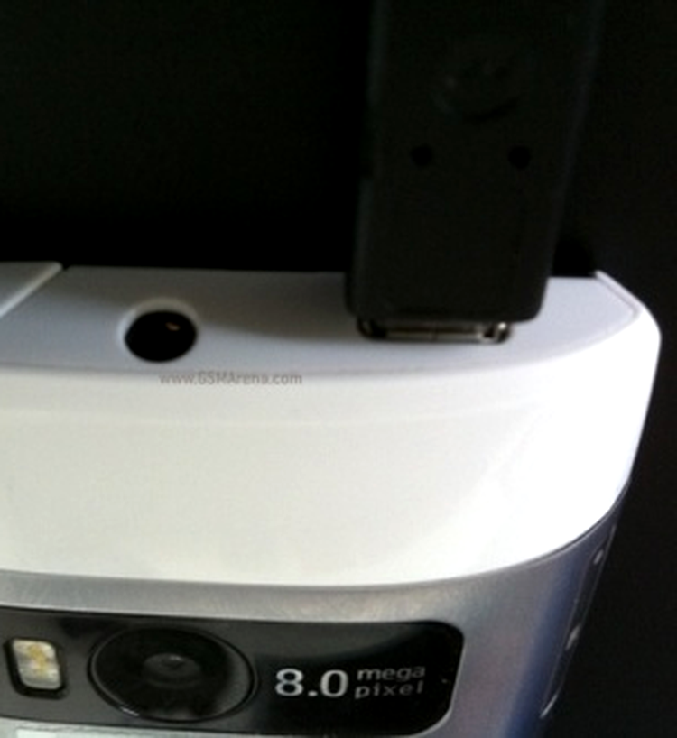 Nokia X7-00 alături de E7