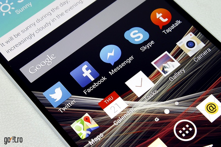 LG G3: ecranul oferă o rezoluţie respectabilă de 2560 x 1440 pixeli