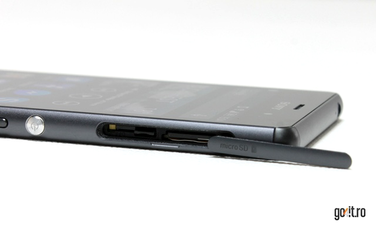 Sony Xperia Z3: un locaş NanoSIM cam dificil de accesat