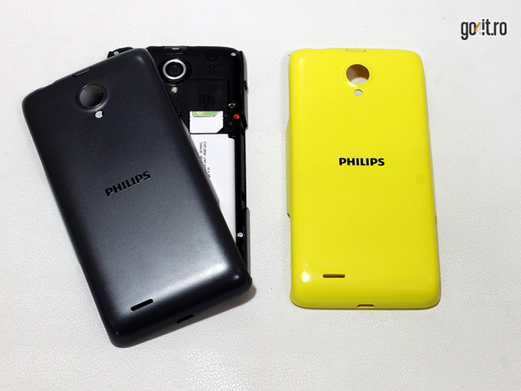 Philips Xenium W6500 - cele două capace incluse în pachet