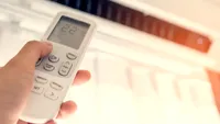 Trucurile le care apelează unii români pentru a se bucura de aer condiționat fără facturi mari: „Oprit-pornit îl face să...”