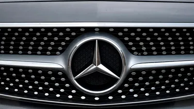 Mercedes recheamă peste 1 milion de mașini cu probleme la sistemul eCall
