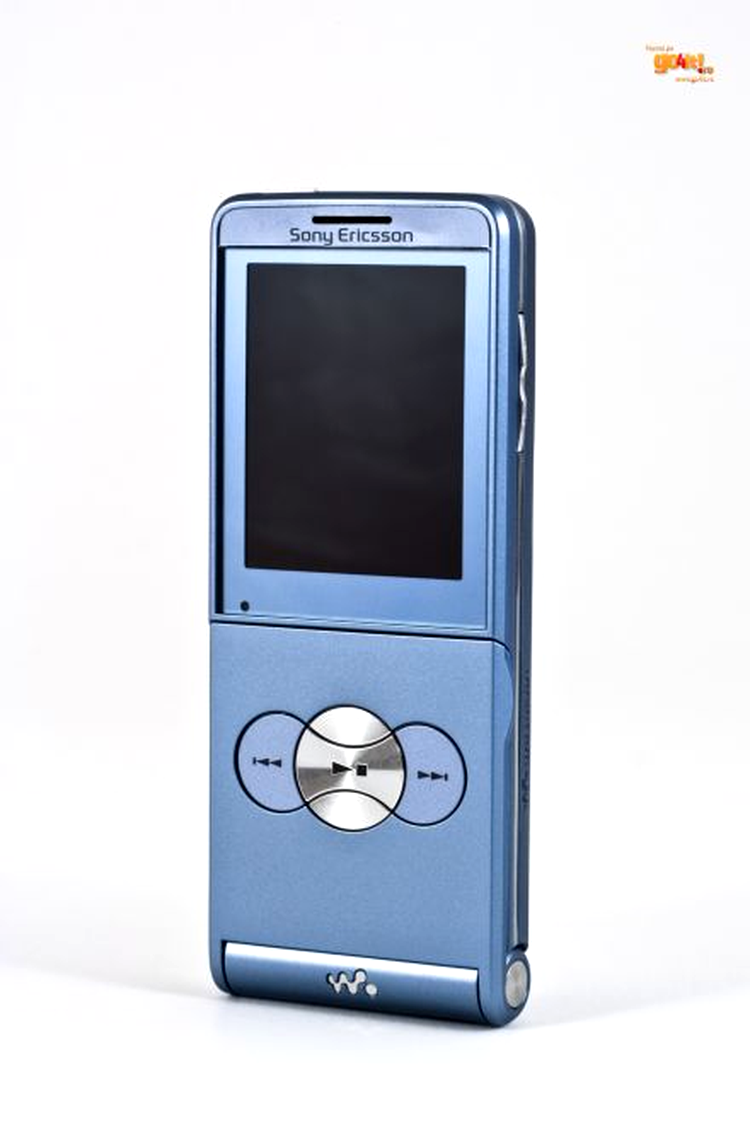 Sony Ericsson W350 – butoanele laterale pentru volum