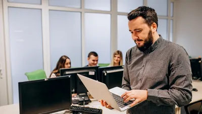 Ministrul interimar al Digitalizării, în contextul atacului de la ANCPI: Când experții de la stat au salarii de trei ori mai mici față de cei din privat, avem o problemă