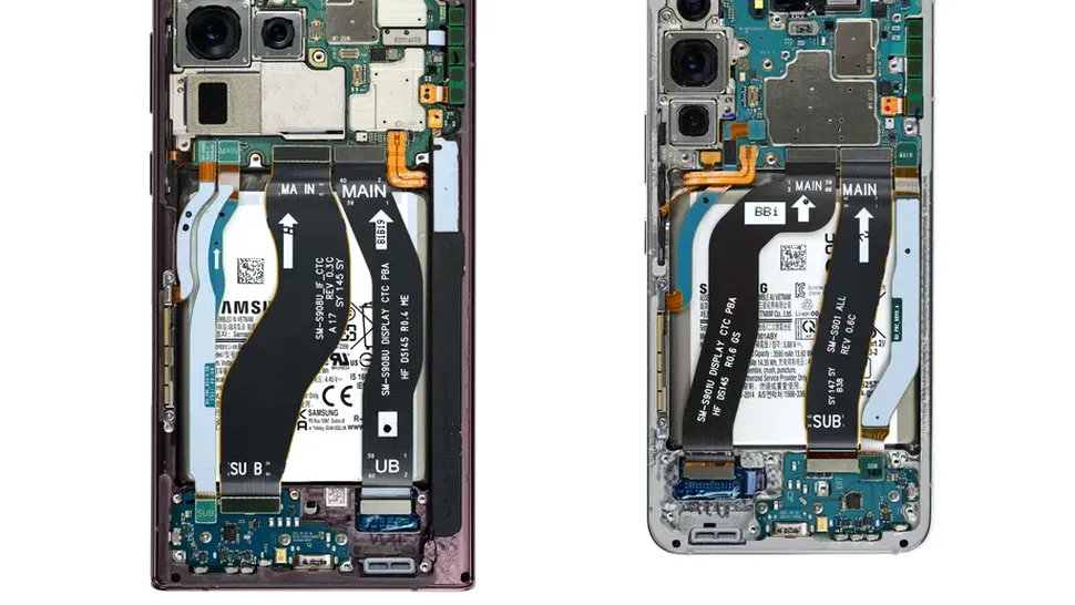 Cum a încăput accesoriul S Pen în carcasa lui Galaxy S22 Ultra. Analiza celor de la iFixit arată compromisurile făcute