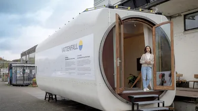 De la case minuscule la schiuri: o companie suedeză găsește utilizări creative pentru turbinele eoliene scoase din uz