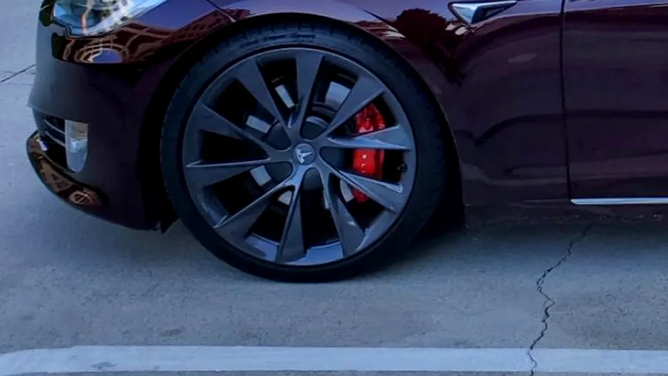 FOTO: Cum arată mașina pe care o conduce zi de zi șeful Tesla, Elon Musk
