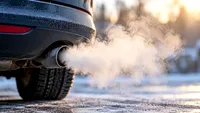 Fumul alb de la eșapament poate ascunde probleme serioase. Ce trebuie să verifice imediat șoferii